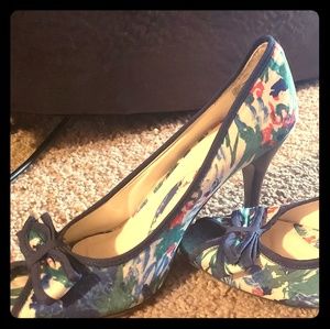 Open toe size 8 heels